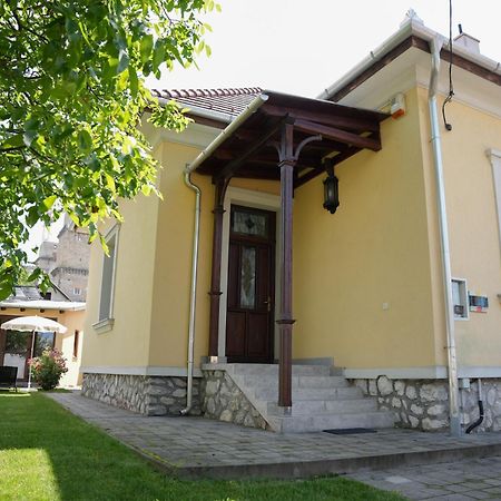 Varkert Deluxe Apartmanhaz Мишкольц Экстерьер фото