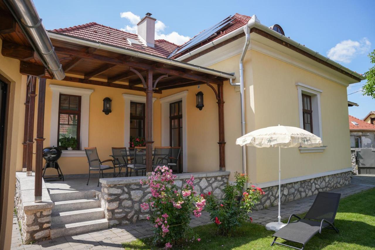 Varkert Deluxe Apartmanhaz Мишкольц Экстерьер фото