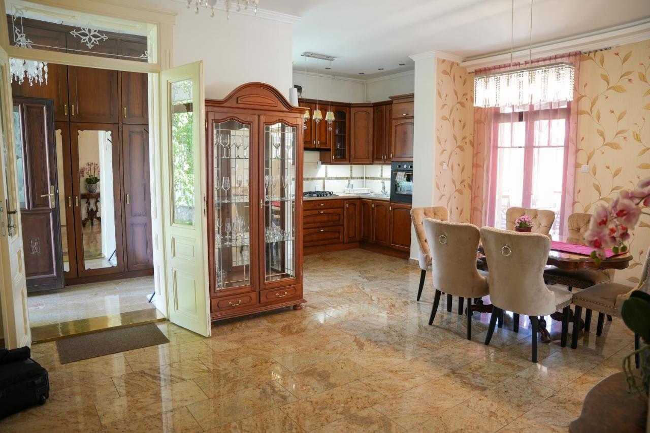 Varkert Deluxe Apartmanhaz Мишкольц Экстерьер фото