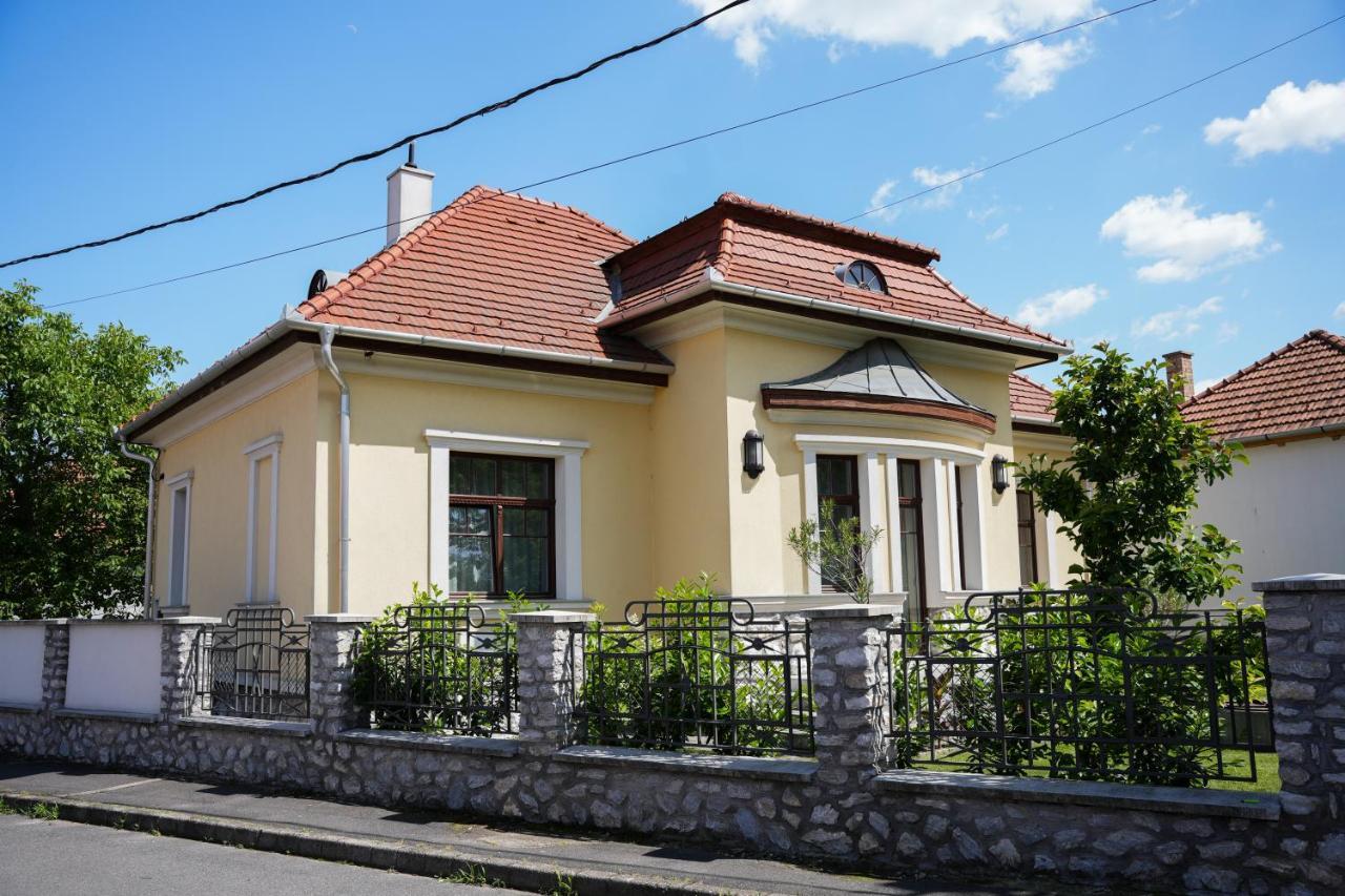 Varkert Deluxe Apartmanhaz Мишкольц Экстерьер фото