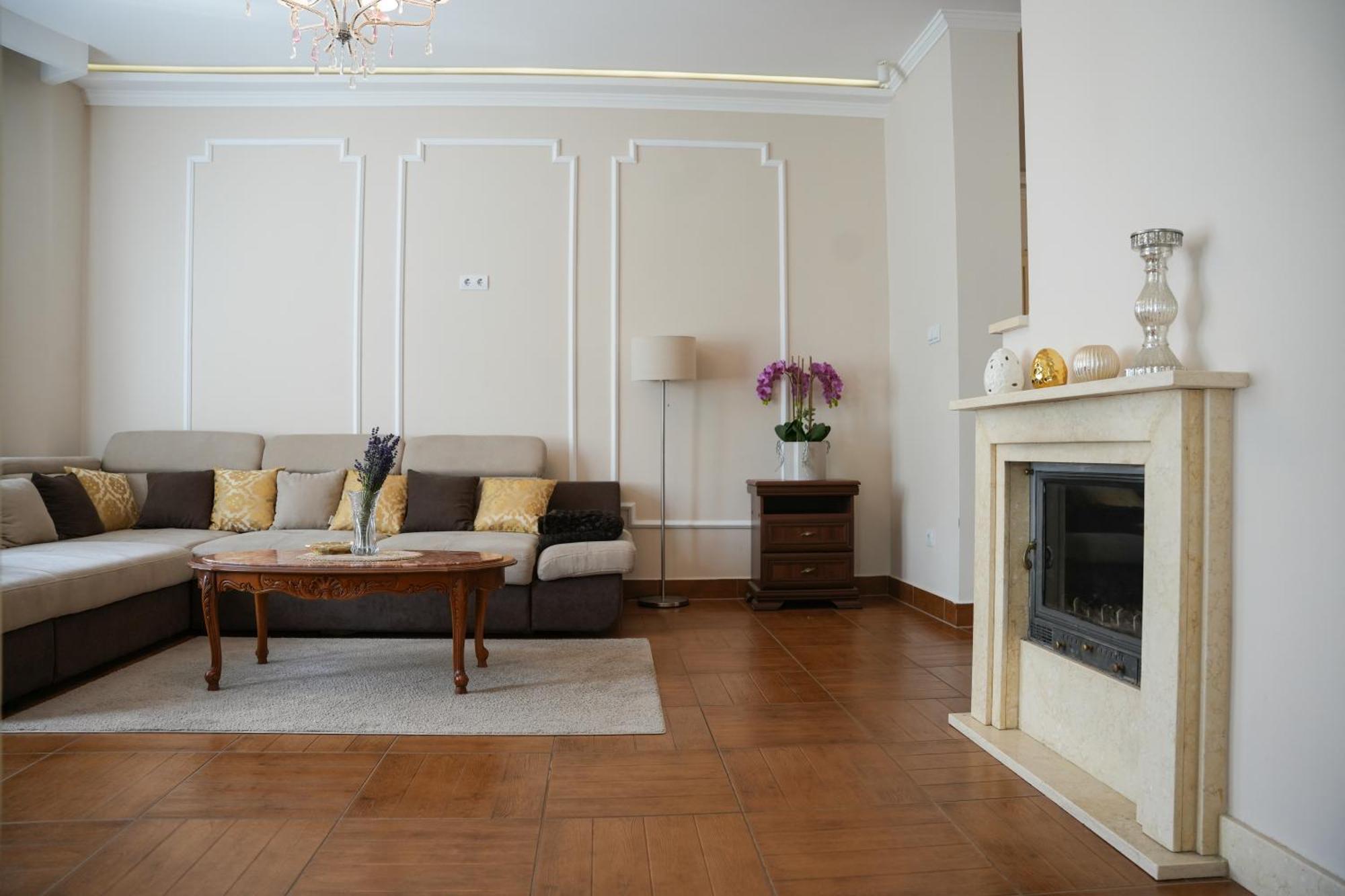 Varkert Deluxe Apartmanhaz Мишкольц Экстерьер фото