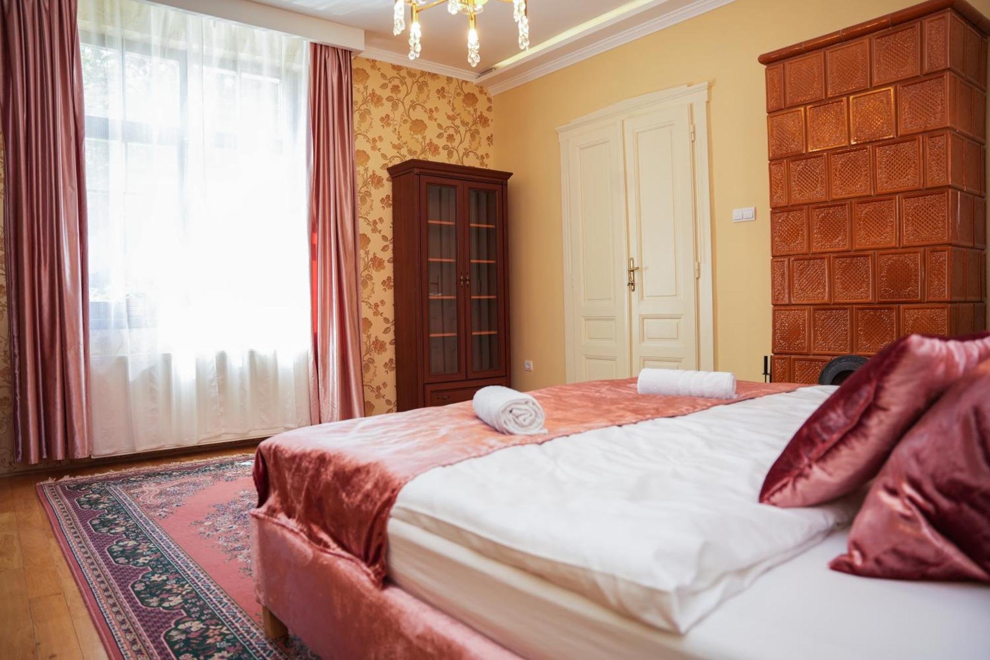 Varkert Deluxe Apartmanhaz Мишкольц Экстерьер фото