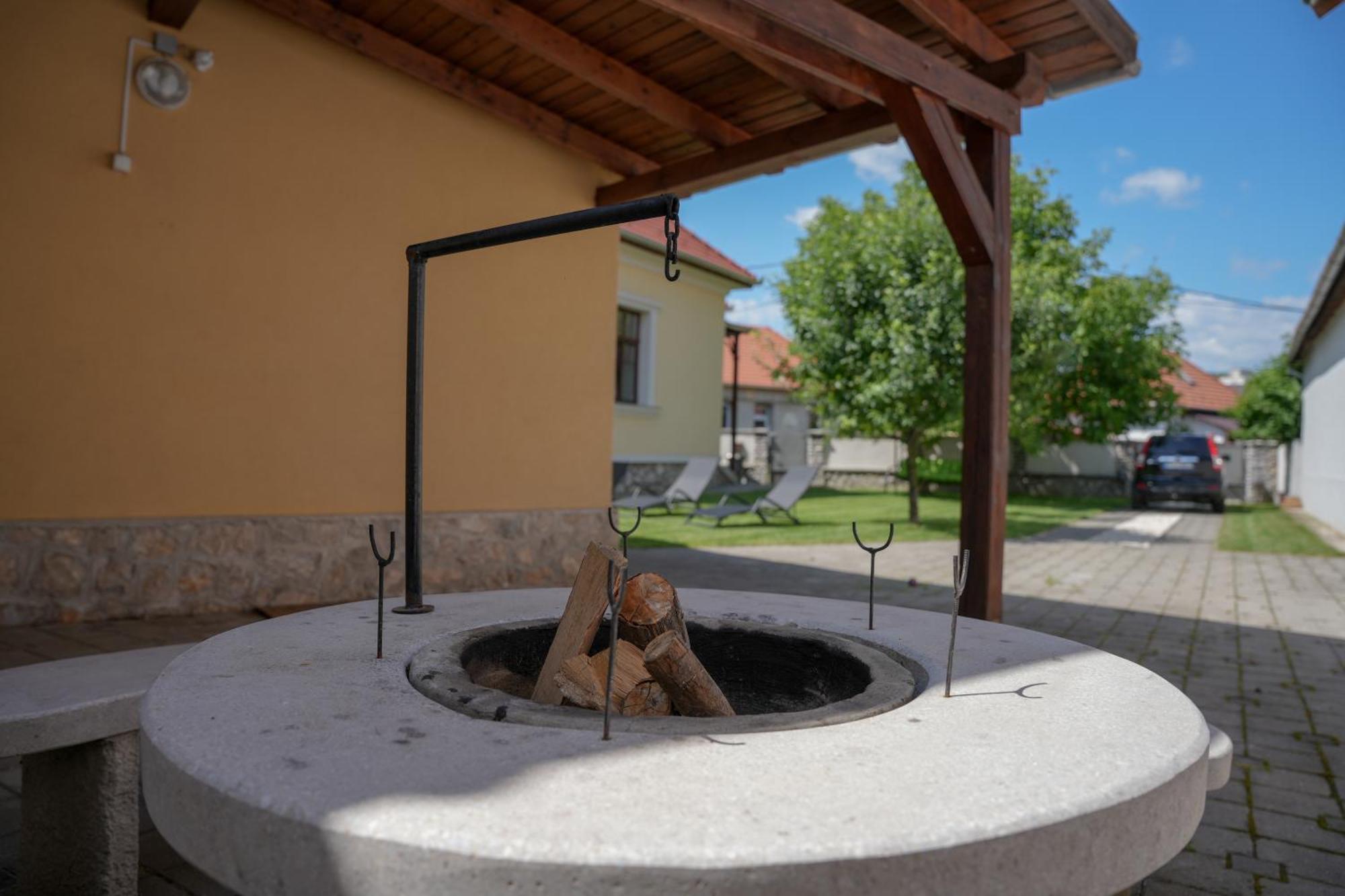 Varkert Deluxe Apartmanhaz Мишкольц Экстерьер фото