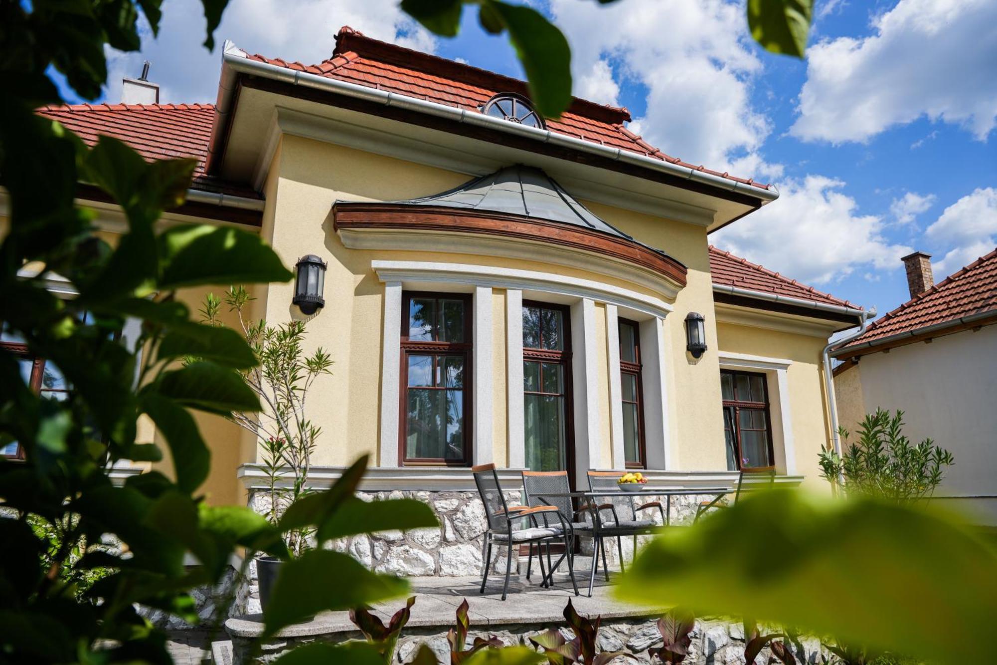Varkert Deluxe Apartmanhaz Мишкольц Экстерьер фото