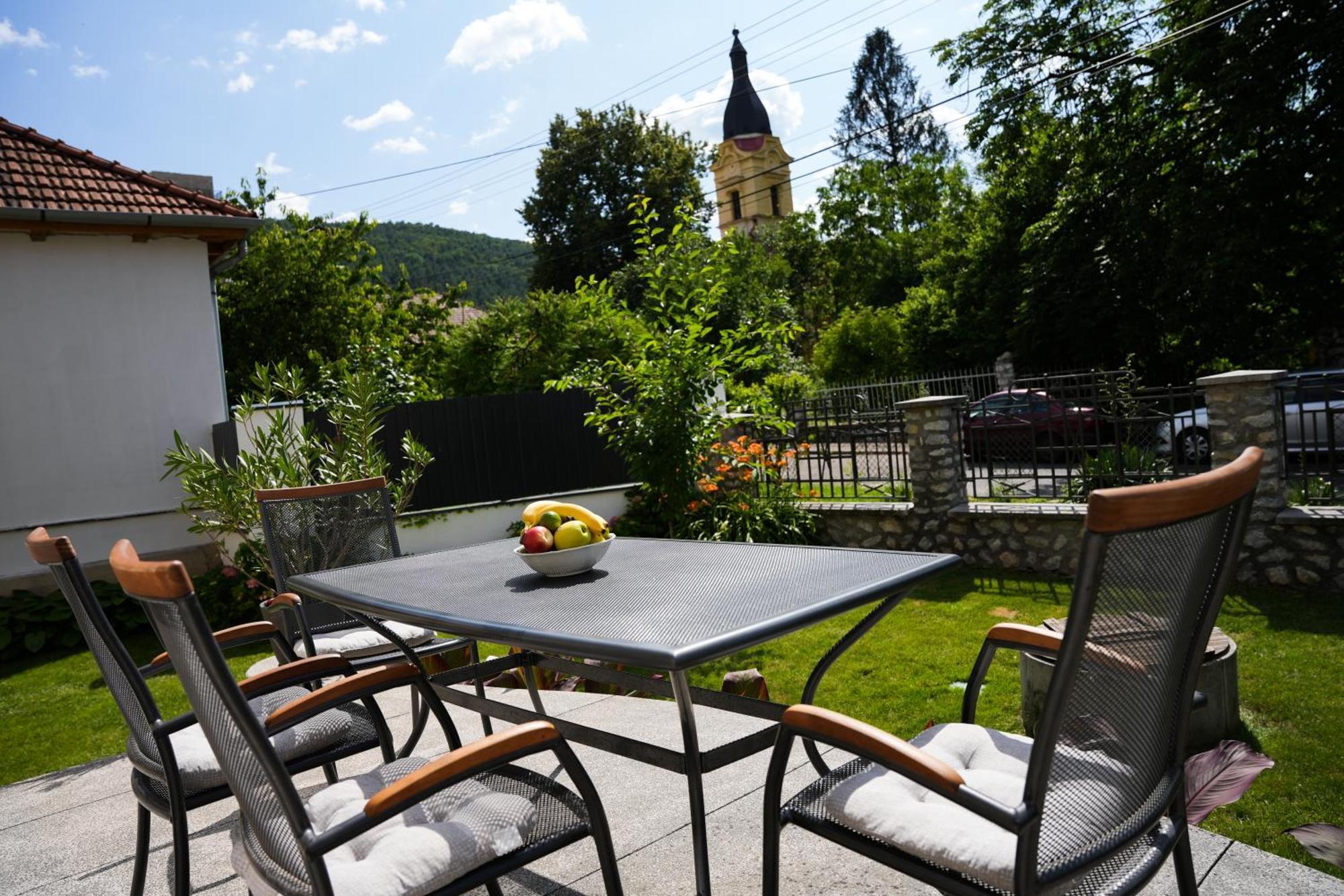 Varkert Deluxe Apartmanhaz Мишкольц Экстерьер фото