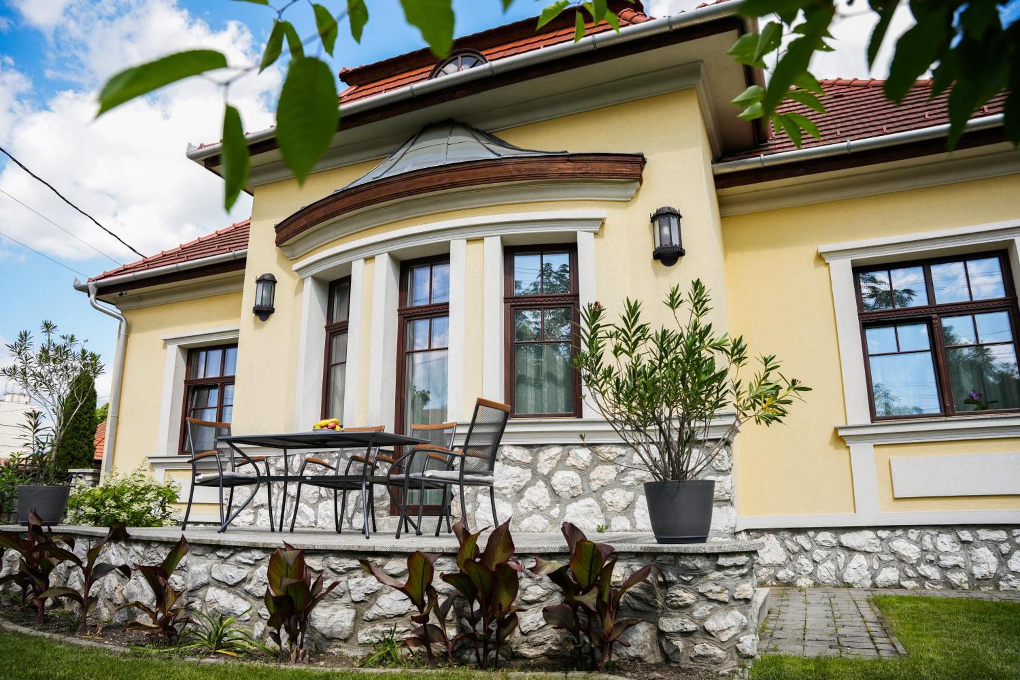 Varkert Deluxe Apartmanhaz Мишкольц Экстерьер фото